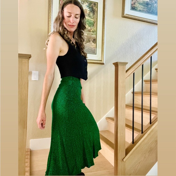 Reformation Bea skirt in “jitterbug print” - Picture 3 of 16